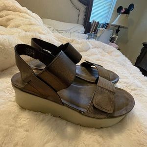 Pierre Dumas Wedges! 💕